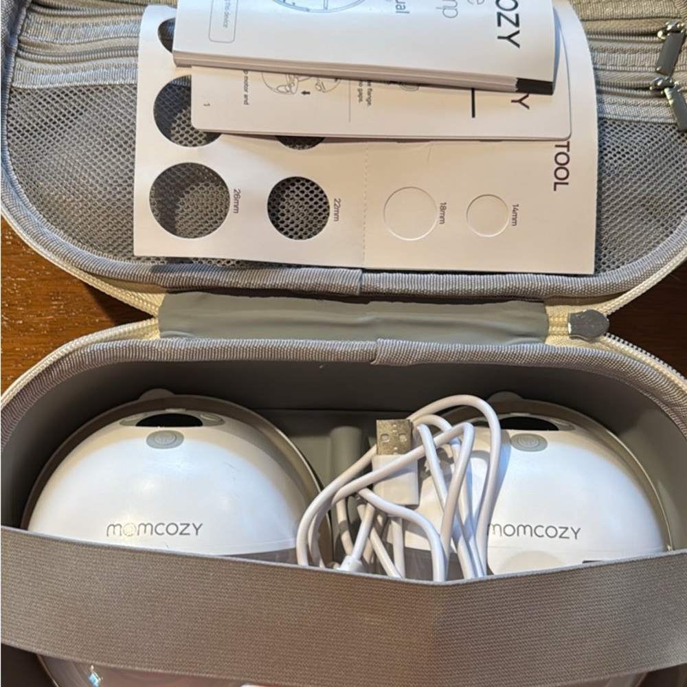Momcozy White Breast Pump Set
